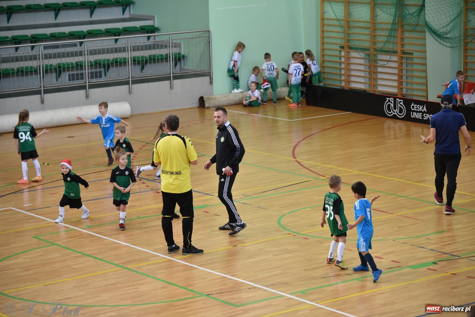 Zdjęcie w galerii na portalu naszraciborz.pl: Mikołajkowy turniej piłkarski w Arenie Rafako [FOTO i WIDEO] wiadomości z regionu