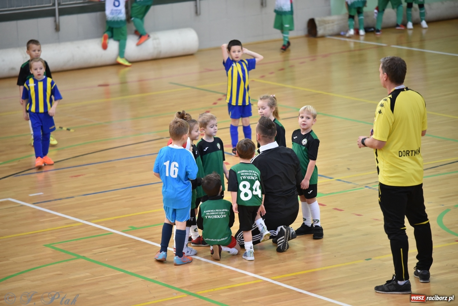 Zdjęcie w galerii na portalu naszraciborz.pl: Mikołajkowy turniej piłkarski w Arenie Rafako [FOTO i WIDEO] wiadomości z regionu