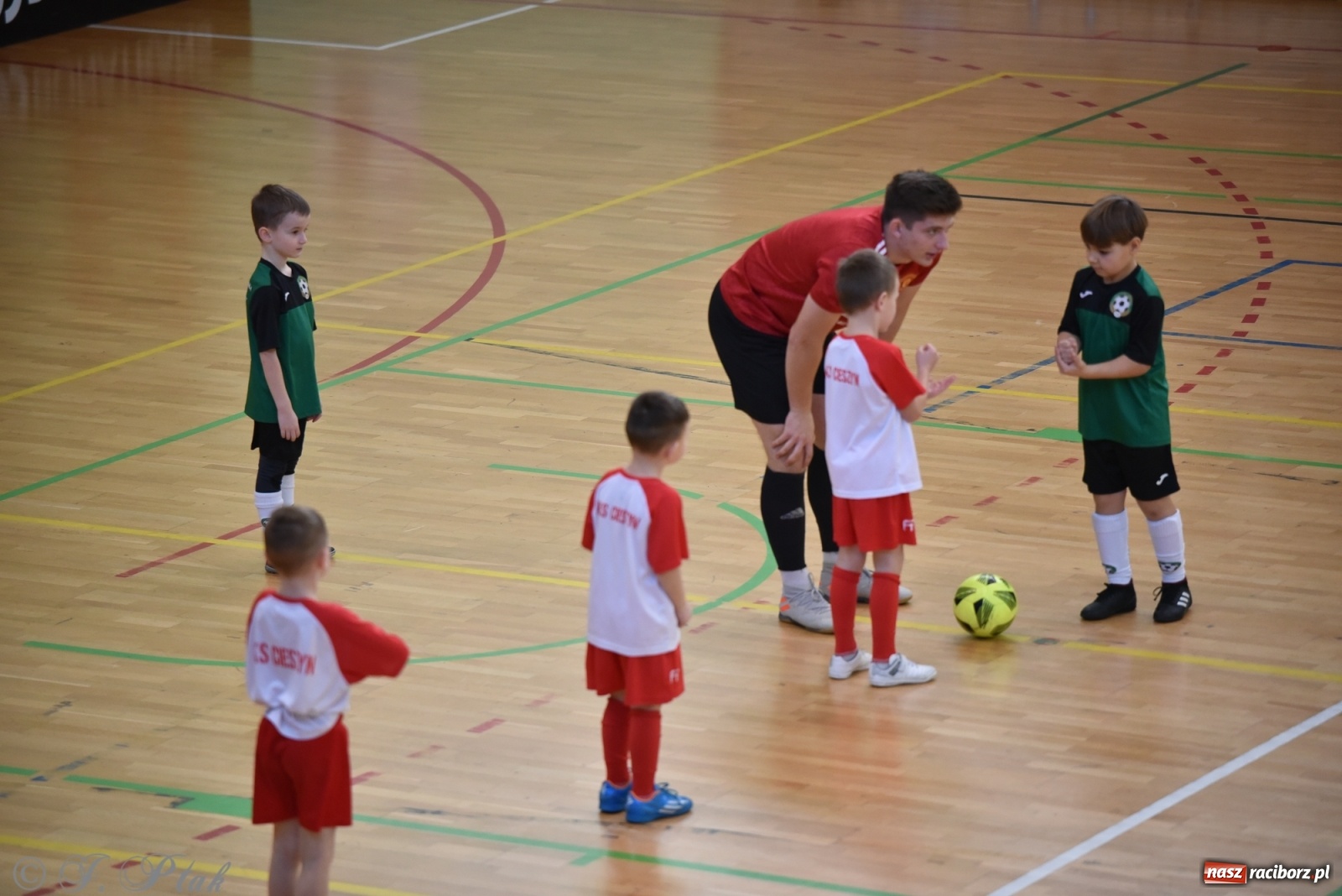 Zdjęcie w galerii na portalu naszraciborz.pl: Mikołajkowy turniej piłkarski w Arenie Rafako [FOTO i WIDEO] wiadomości z regionu
