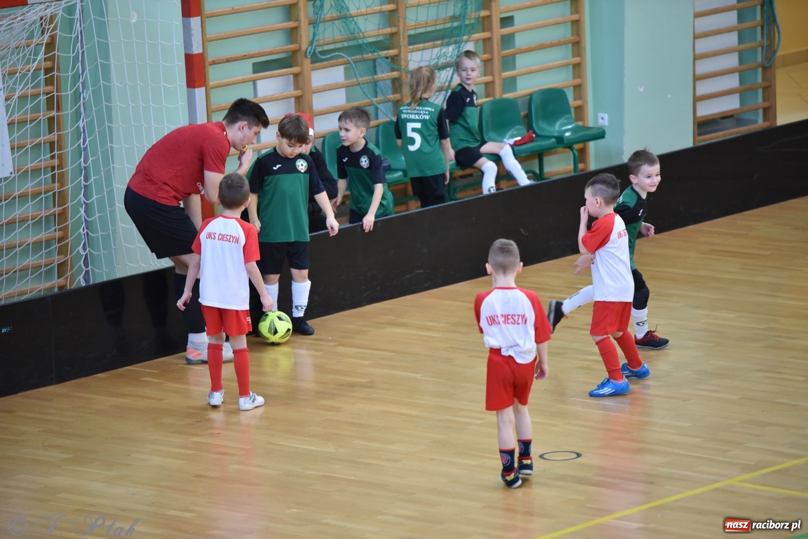 Zdjęcie w galerii na portalu naszraciborz.pl: Mikołajkowy turniej piłkarski w Arenie Rafako [FOTO i WIDEO] wiadomości z regionu