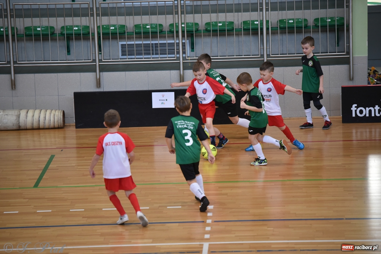 Zdjęcie w galerii na portalu naszraciborz.pl: Mikołajkowy turniej piłkarski w Arenie Rafako [FOTO i WIDEO] wiadomości z regionu