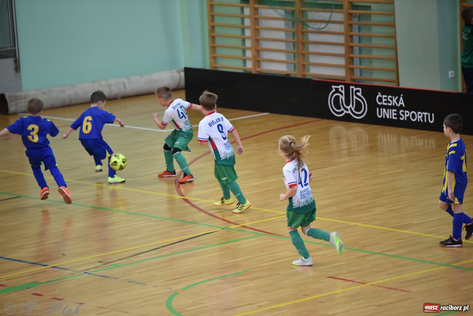 Zdjęcie w galerii na portalu naszraciborz.pl: Mikołajkowy turniej piłkarski w Arenie Rafako [FOTO i WIDEO] wiadomości z regionu