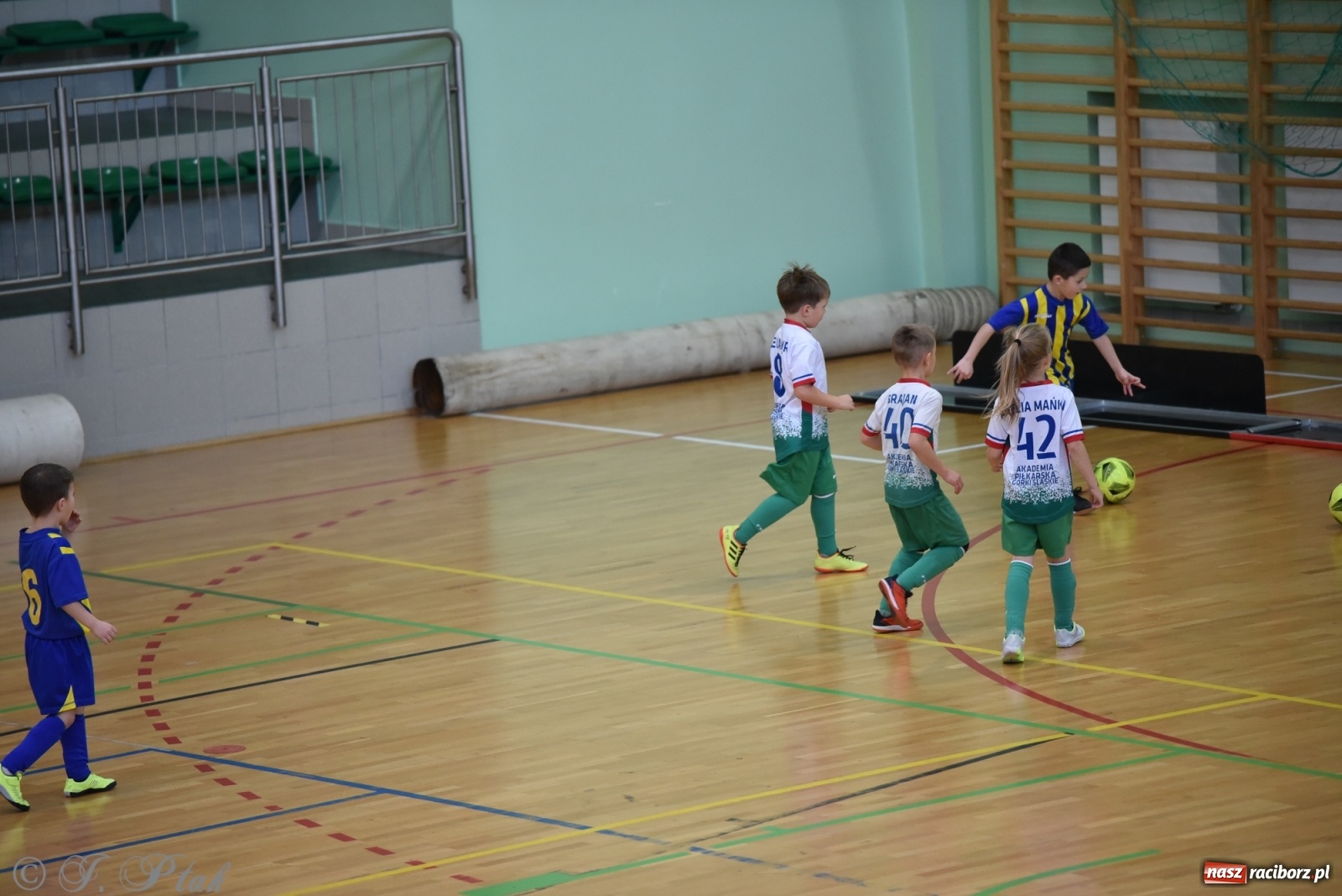 Zdjęcie w galerii na portalu naszraciborz.pl: Mikołajkowy turniej piłkarski w Arenie Rafako [FOTO i WIDEO] wiadomości z regionu