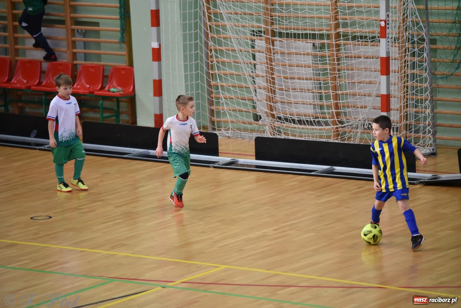 Zdjęcie w galerii na portalu naszraciborz.pl: Mikołajkowy turniej piłkarski w Arenie Rafako [FOTO i WIDEO] wiadomości z regionu