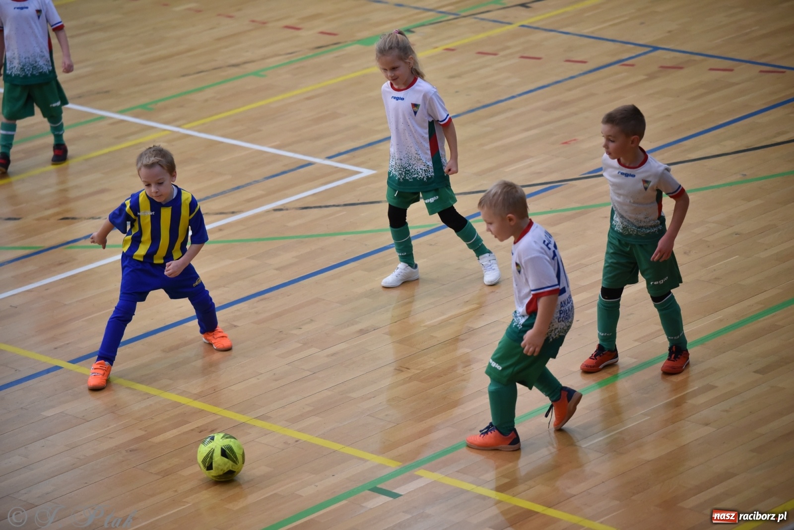 Zdjęcie w galerii na portalu naszraciborz.pl: Mikołajkowy turniej piłkarski w Arenie Rafako [FOTO i WIDEO] wiadomości z regionu