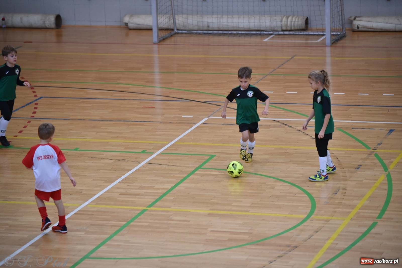 Zdjęcie w galerii na portalu naszraciborz.pl: Mikołajkowy turniej piłkarski w Arenie Rafako [FOTO i WIDEO] wiadomości z regionu