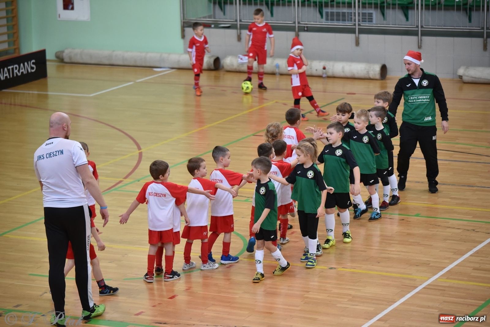 Zdjęcie w galerii na portalu naszraciborz.pl: Mikołajkowy turniej piłkarski w Arenie Rafako [FOTO i WIDEO] wiadomości z regionu