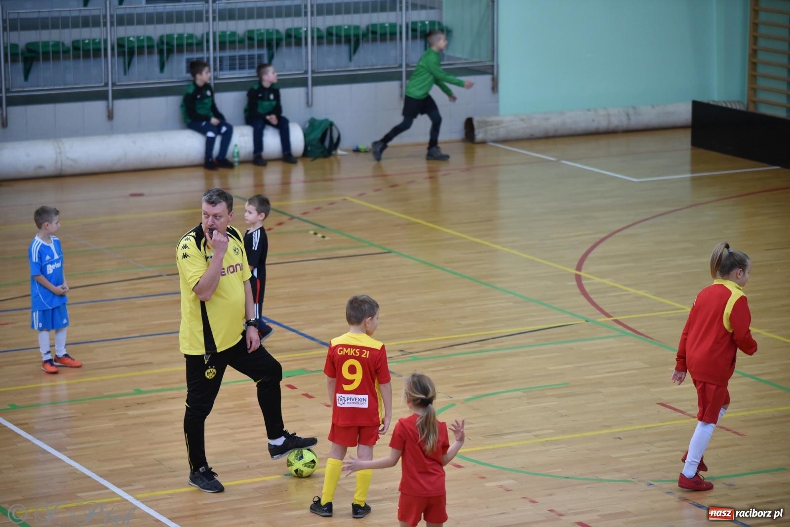 Zdjęcie w galerii na portalu naszraciborz.pl: Mikołajkowy turniej piłkarski w Arenie Rafako [FOTO i WIDEO] wiadomości z regionu