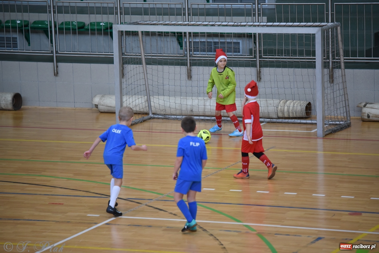 Zdjęcie w galerii na portalu naszraciborz.pl: Mikołajkowy turniej piłkarski w Arenie Rafako [FOTO i WIDEO] wiadomości z regionu