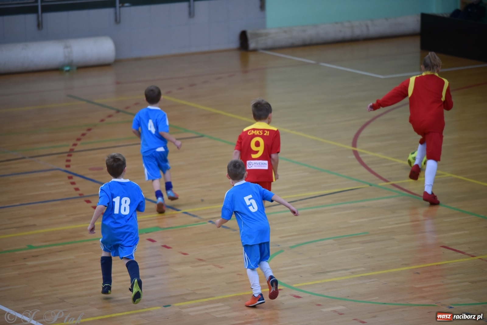 Zdjęcie w galerii na portalu naszraciborz.pl: Mikołajkowy turniej piłkarski w Arenie Rafako [FOTO i WIDEO] wiadomości z regionu