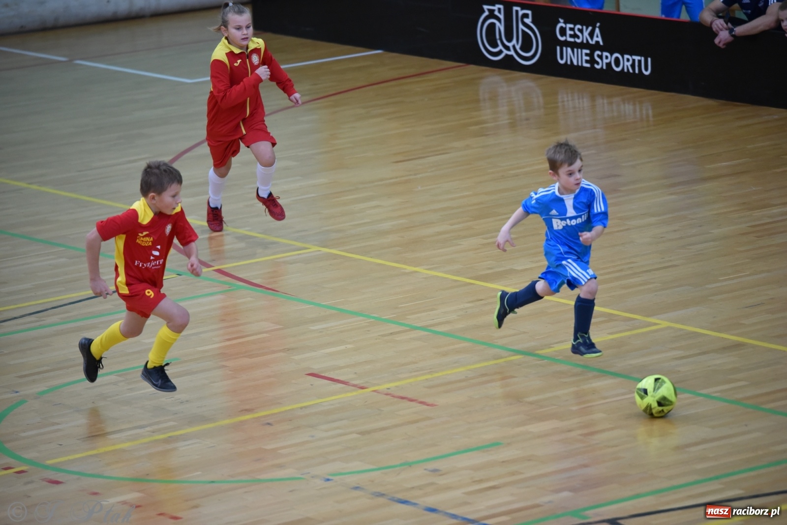 Zdjęcie w galerii na portalu naszraciborz.pl: Mikołajkowy turniej piłkarski w Arenie Rafako [FOTO i WIDEO] wiadomości z regionu