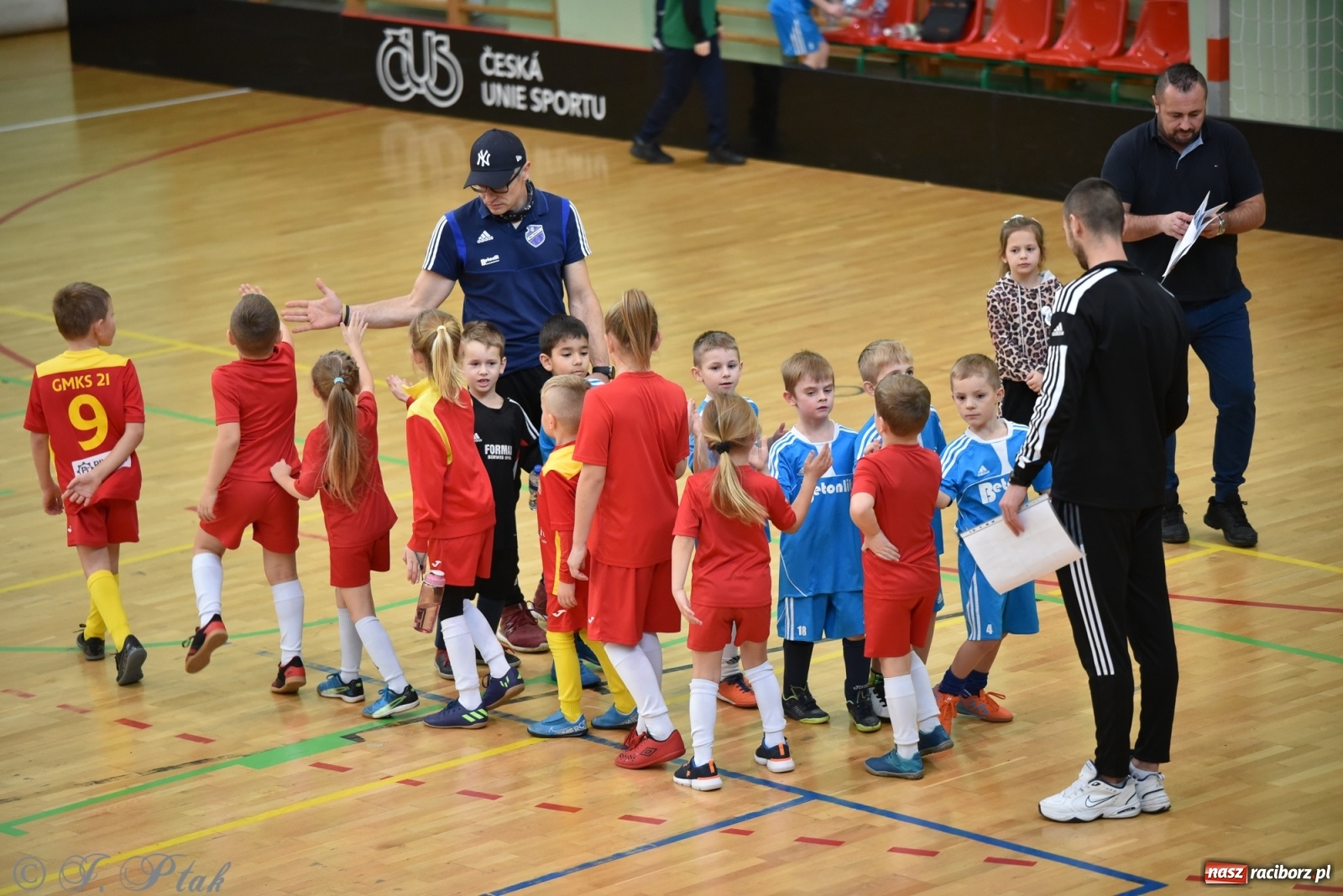 Zdjęcie w galerii na portalu naszraciborz.pl: Mikołajkowy turniej piłkarski w Arenie Rafako [FOTO i WIDEO] wiadomości z regionu