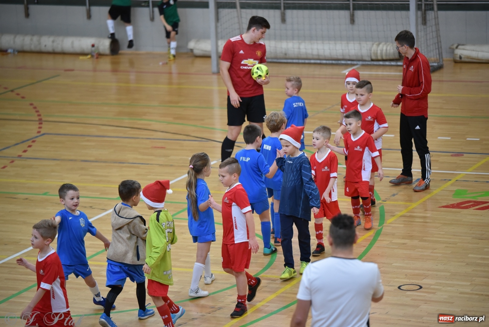 Zdjęcie w galerii na portalu naszraciborz.pl: Mikołajkowy turniej piłkarski w Arenie Rafako [FOTO i WIDEO] wiadomości z regionu
