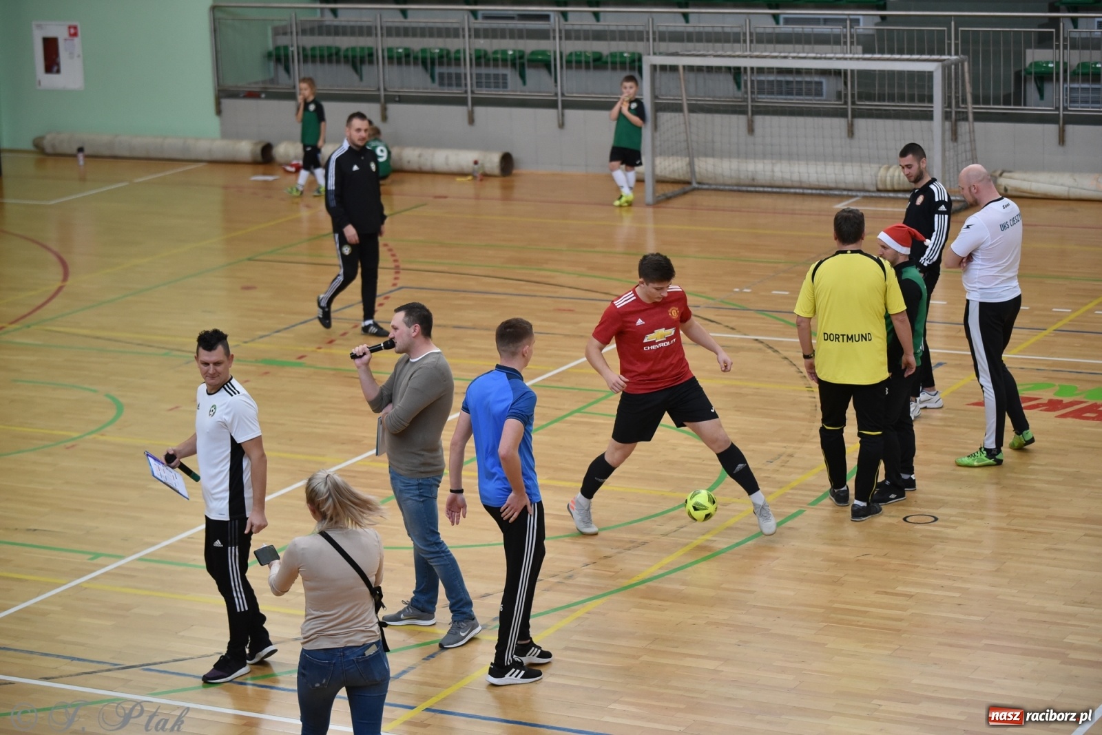 Zdjęcie w galerii na portalu naszraciborz.pl: Mikołajkowy turniej piłkarski w Arenie Rafako [FOTO i WIDEO] wiadomości z regionu