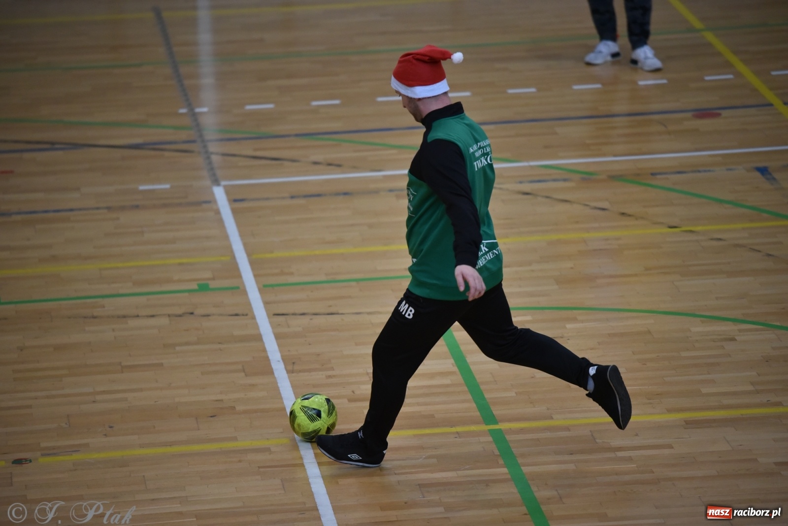 Zdjęcie w galerii na portalu naszraciborz.pl: Mikołajkowy turniej piłkarski w Arenie Rafako [FOTO i WIDEO] wiadomości z regionu