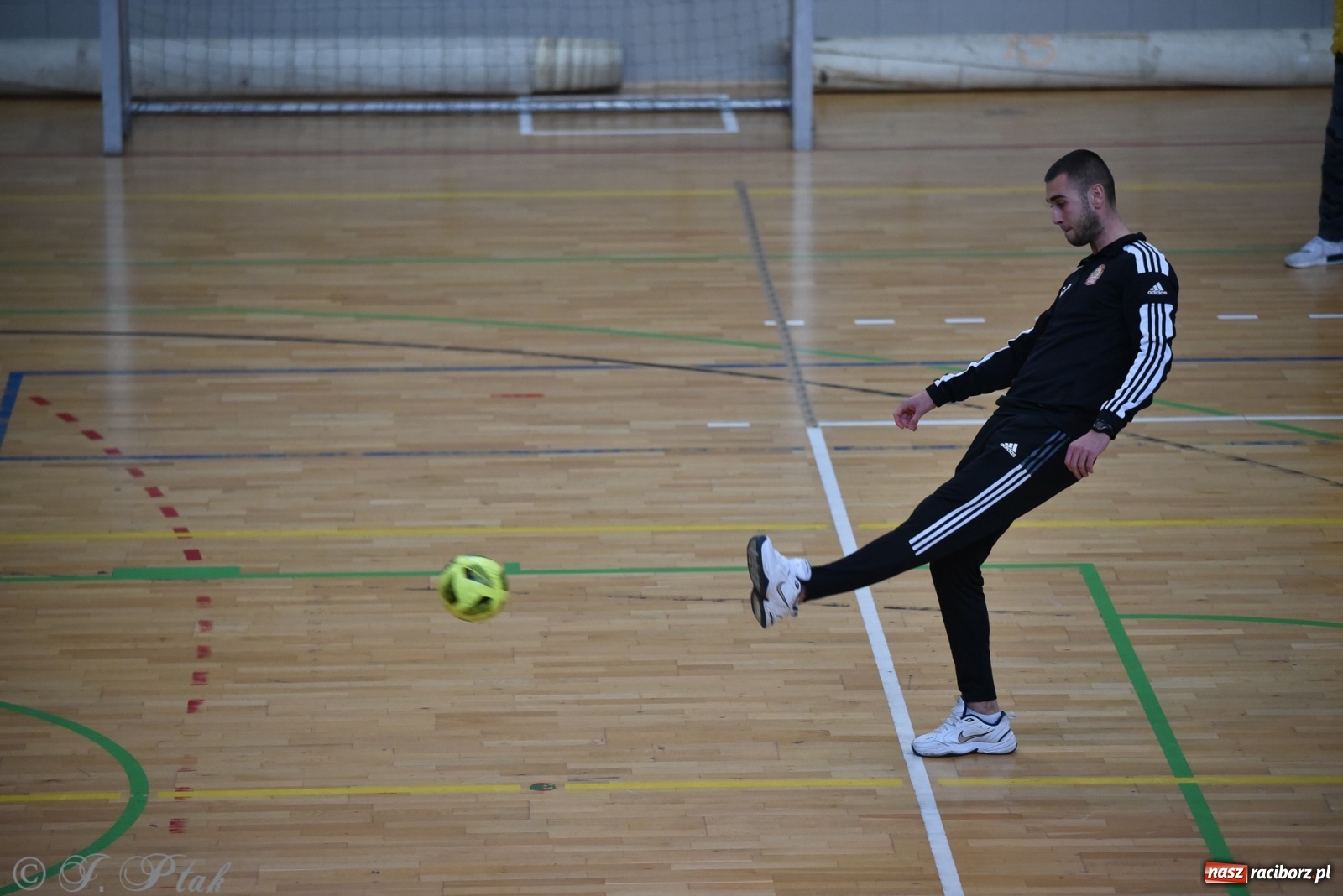 Zdjęcie w galerii na portalu naszraciborz.pl: Mikołajkowy turniej piłkarski w Arenie Rafako [FOTO i WIDEO] wiadomości z regionu