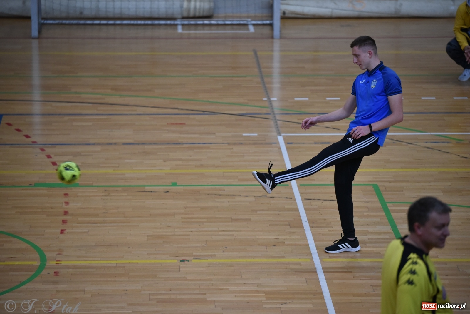 Zdjęcie w galerii na portalu naszraciborz.pl: Mikołajkowy turniej piłkarski w Arenie Rafako [FOTO i WIDEO] wiadomości z regionu