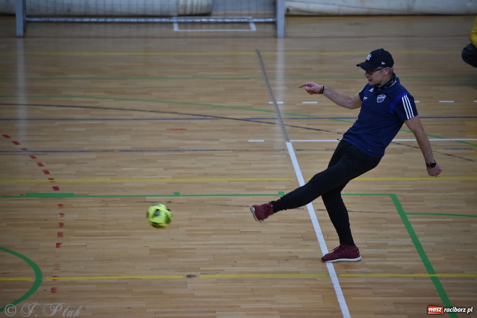 Zdjęcie w galerii na portalu naszraciborz.pl: Mikołajkowy turniej piłkarski w Arenie Rafako [FOTO i WIDEO] wiadomości z regionu