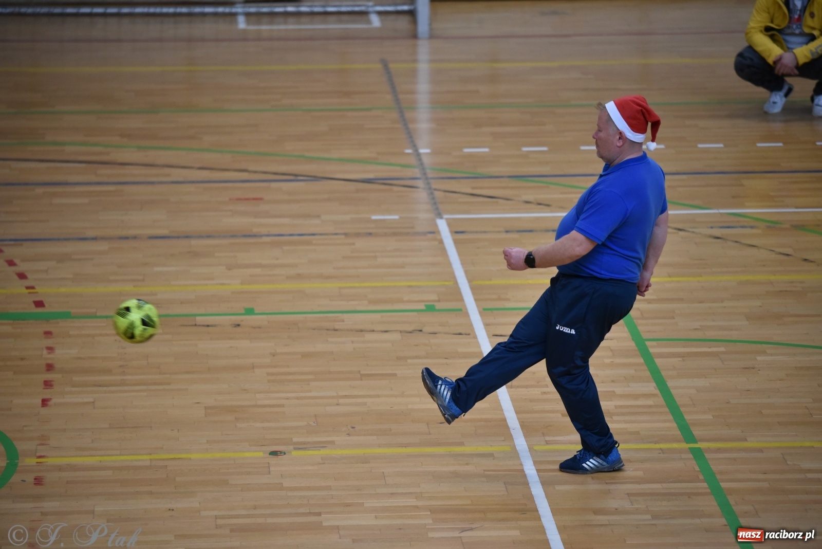 Zdjęcie w galerii na portalu naszraciborz.pl: Mikołajkowy turniej piłkarski w Arenie Rafako [FOTO i WIDEO] wiadomości z regionu