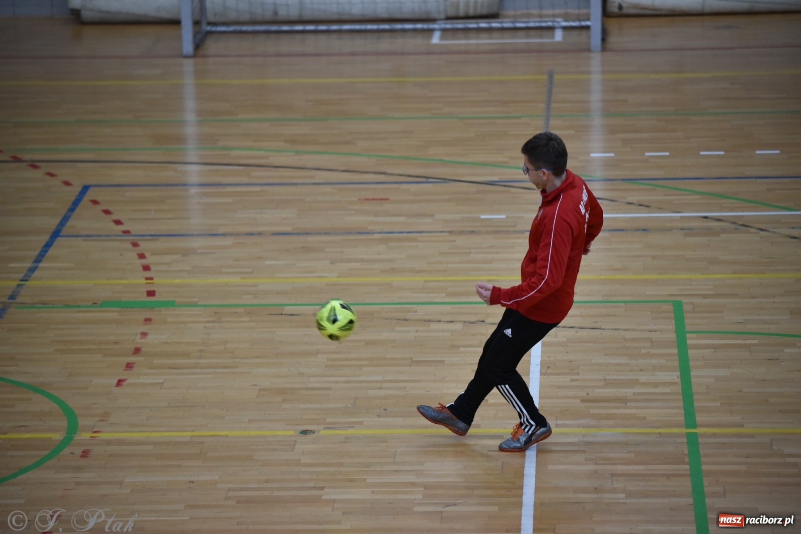 Zdjęcie w galerii na portalu naszraciborz.pl: Mikołajkowy turniej piłkarski w Arenie Rafako [FOTO i WIDEO] wiadomości z regionu