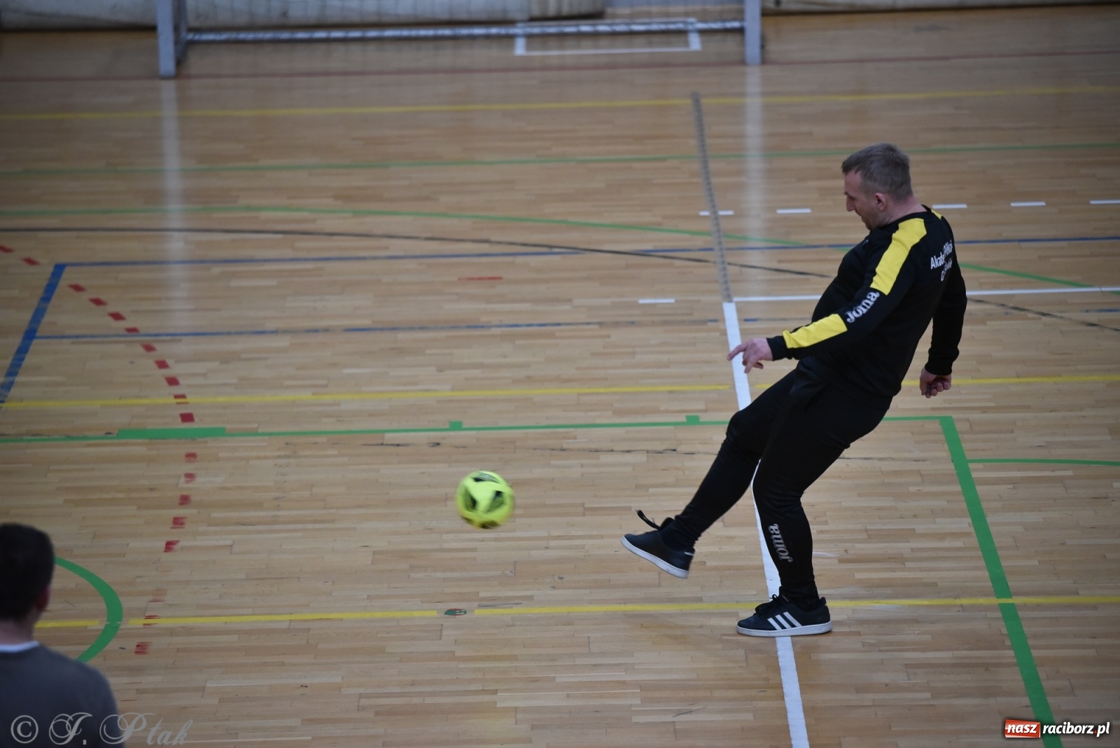 Zdjęcie w galerii na portalu naszraciborz.pl: Mikołajkowy turniej piłkarski w Arenie Rafako [FOTO i WIDEO] wiadomości z regionu