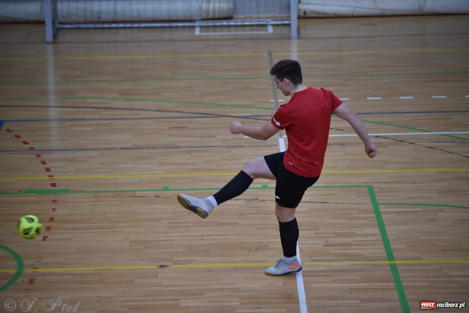 Zdjęcie w galerii na portalu naszraciborz.pl: Mikołajkowy turniej piłkarski w Arenie Rafako [FOTO i WIDEO] wiadomości z regionu