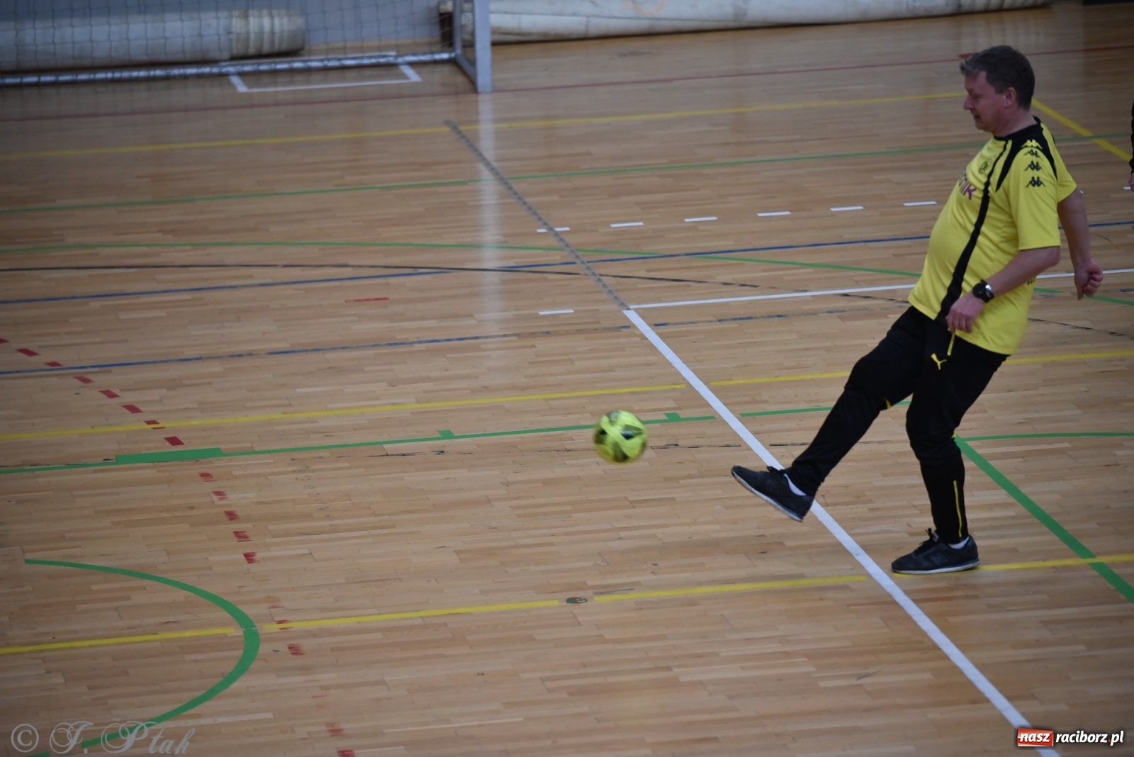 Zdjęcie w galerii na portalu naszraciborz.pl: Mikołajkowy turniej piłkarski w Arenie Rafako [FOTO i WIDEO] wiadomości z regionu