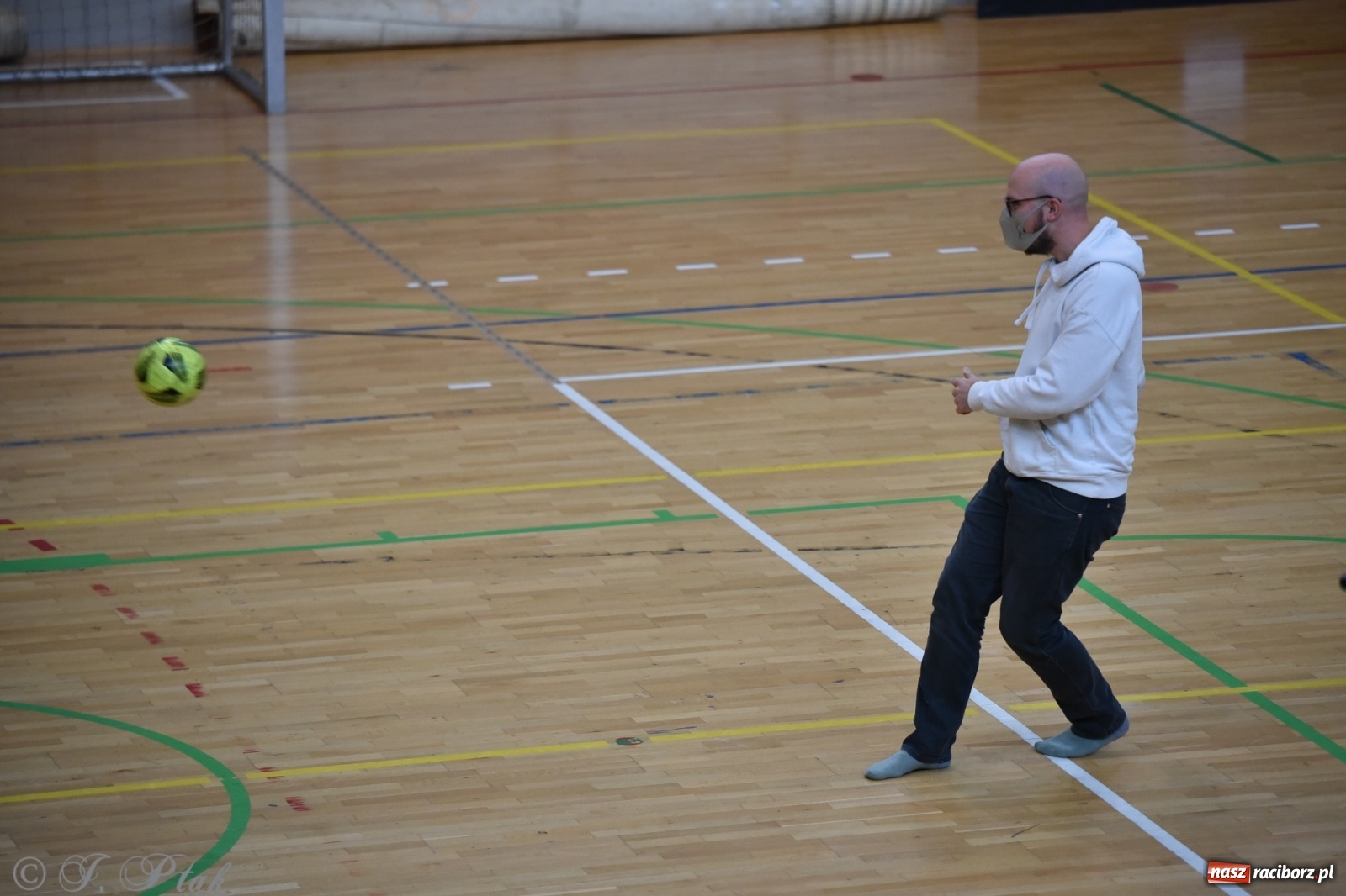Zdjęcie w galerii na portalu naszraciborz.pl: Mikołajkowy turniej piłkarski w Arenie Rafako [FOTO i WIDEO] wiadomości z regionu