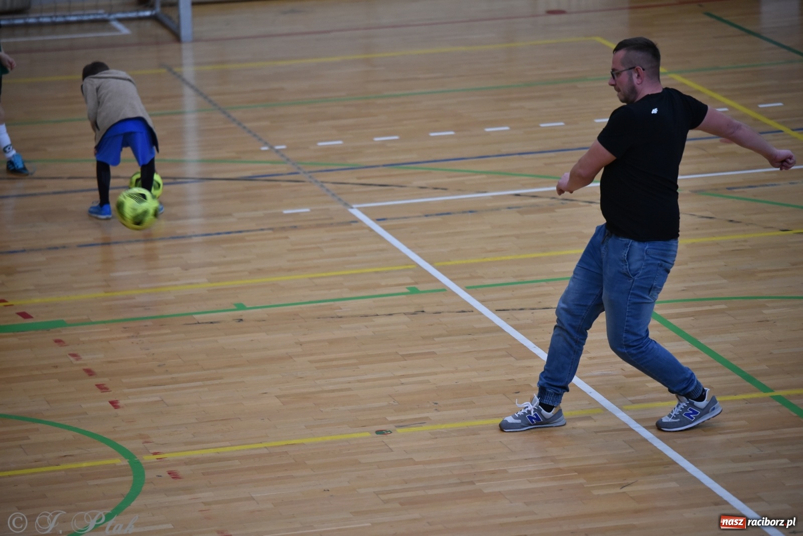 Zdjęcie w galerii na portalu naszraciborz.pl: Mikołajkowy turniej piłkarski w Arenie Rafako [FOTO i WIDEO] wiadomości z regionu