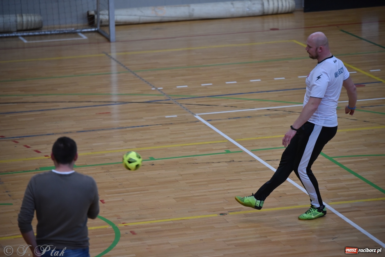 Zdjęcie w galerii na portalu naszraciborz.pl: Mikołajkowy turniej piłkarski w Arenie Rafako [FOTO i WIDEO] wiadomości z regionu