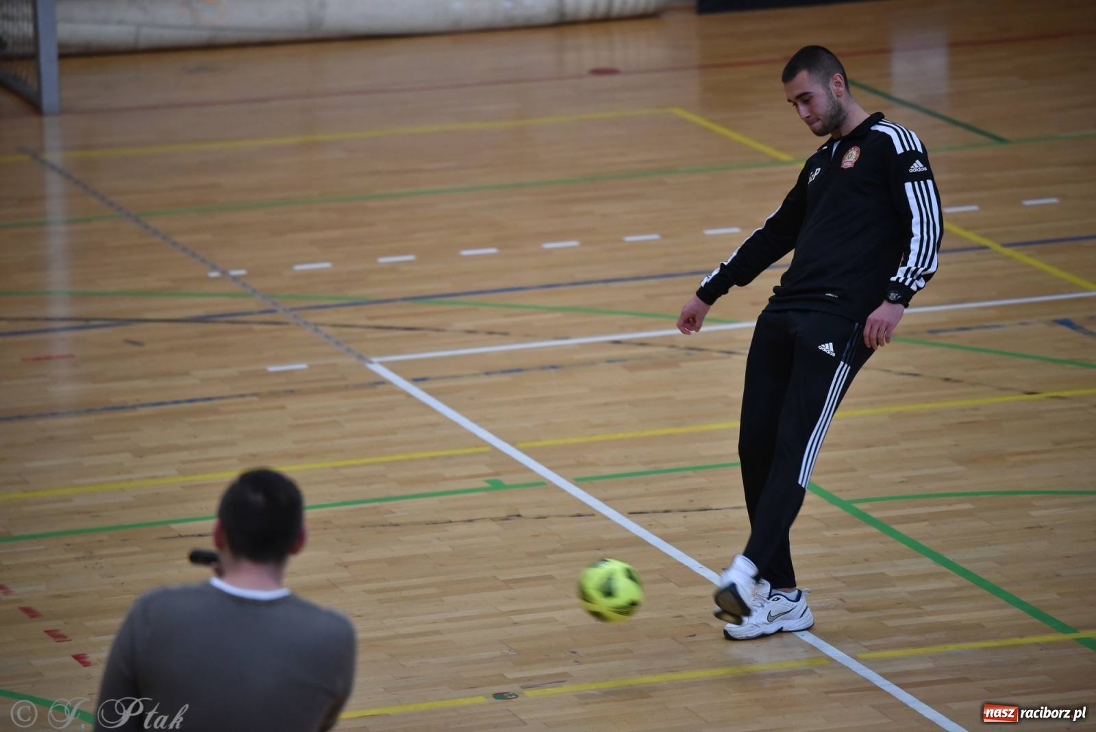 Zdjęcie w galerii na portalu naszraciborz.pl: Mikołajkowy turniej piłkarski w Arenie Rafako [FOTO i WIDEO] wiadomości z regionu