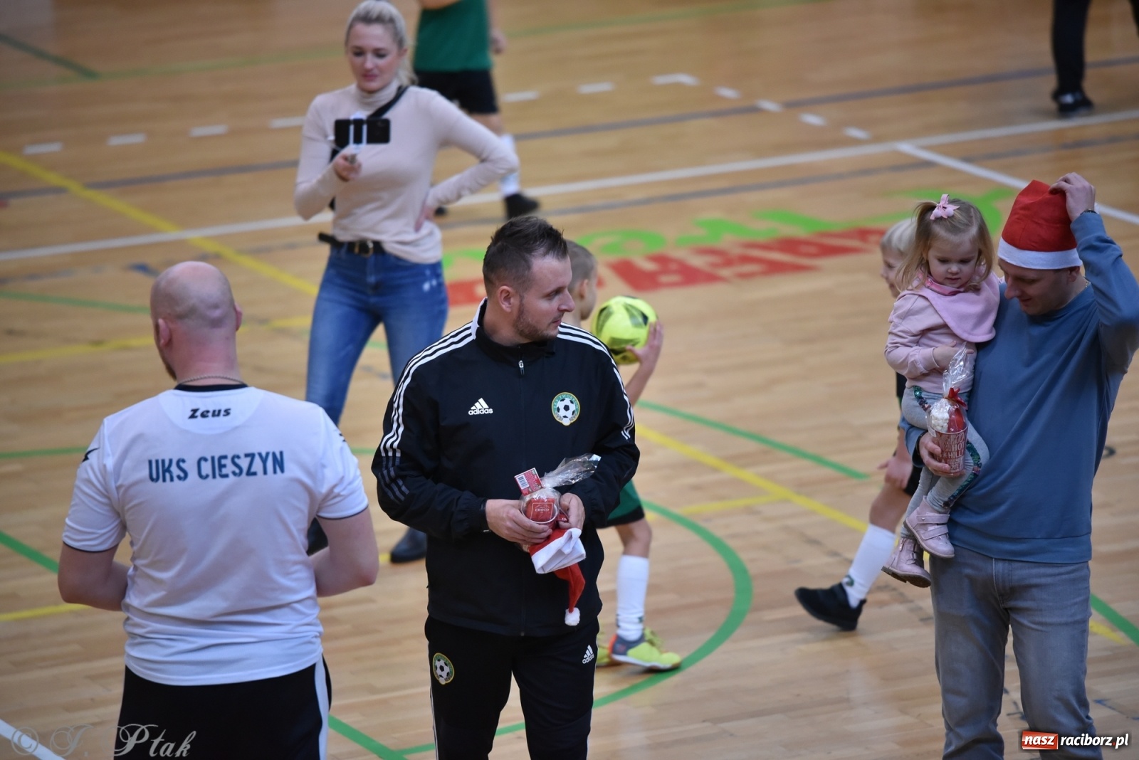 Zdjęcie w galerii na portalu naszraciborz.pl: Mikołajkowy turniej piłkarski w Arenie Rafako [FOTO i WIDEO] wiadomości z regionu