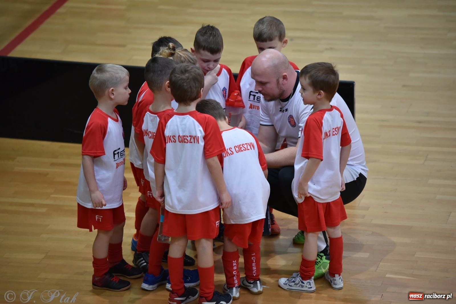 Zdjęcie w galerii na portalu naszraciborz.pl: Mikołajkowy turniej piłkarski w Arenie Rafako [FOTO i WIDEO] wiadomości z regionu