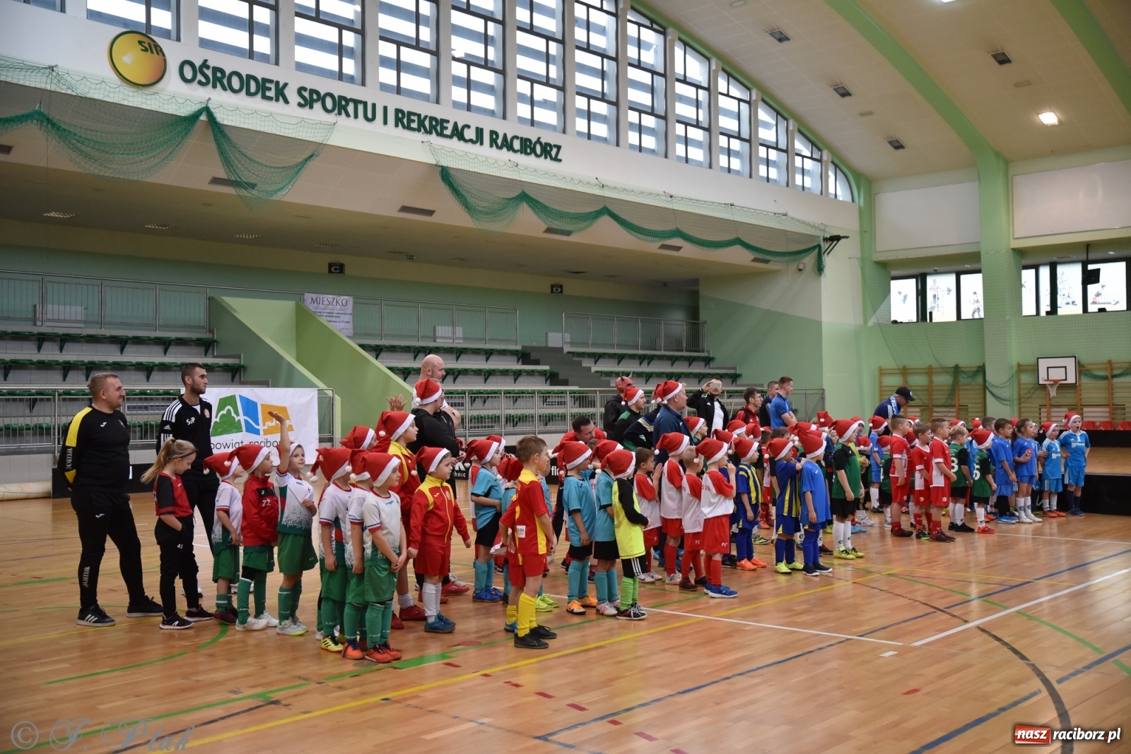 Zdjęcie w galerii na portalu naszraciborz.pl: Mikołajkowy turniej piłkarski w Arenie Rafako [FOTO i WIDEO] wiadomości z regionu