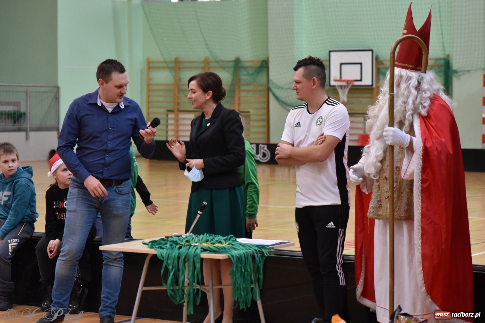 Zdjęcie w galerii na portalu naszraciborz.pl: Mikołajkowy turniej piłkarski w Arenie Rafako [FOTO i WIDEO] wiadomości z regionu