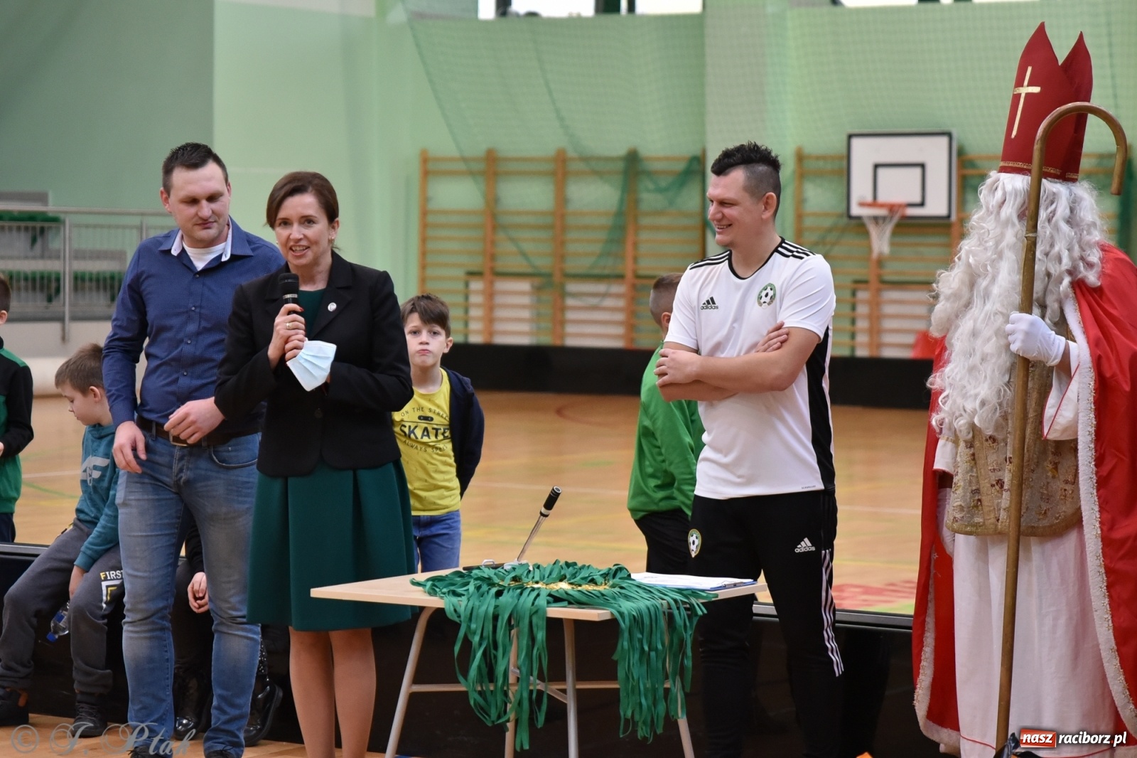 Zdjęcie w galerii na portalu naszraciborz.pl: Mikołajkowy turniej piłkarski w Arenie Rafako [FOTO i WIDEO] wiadomości z regionu