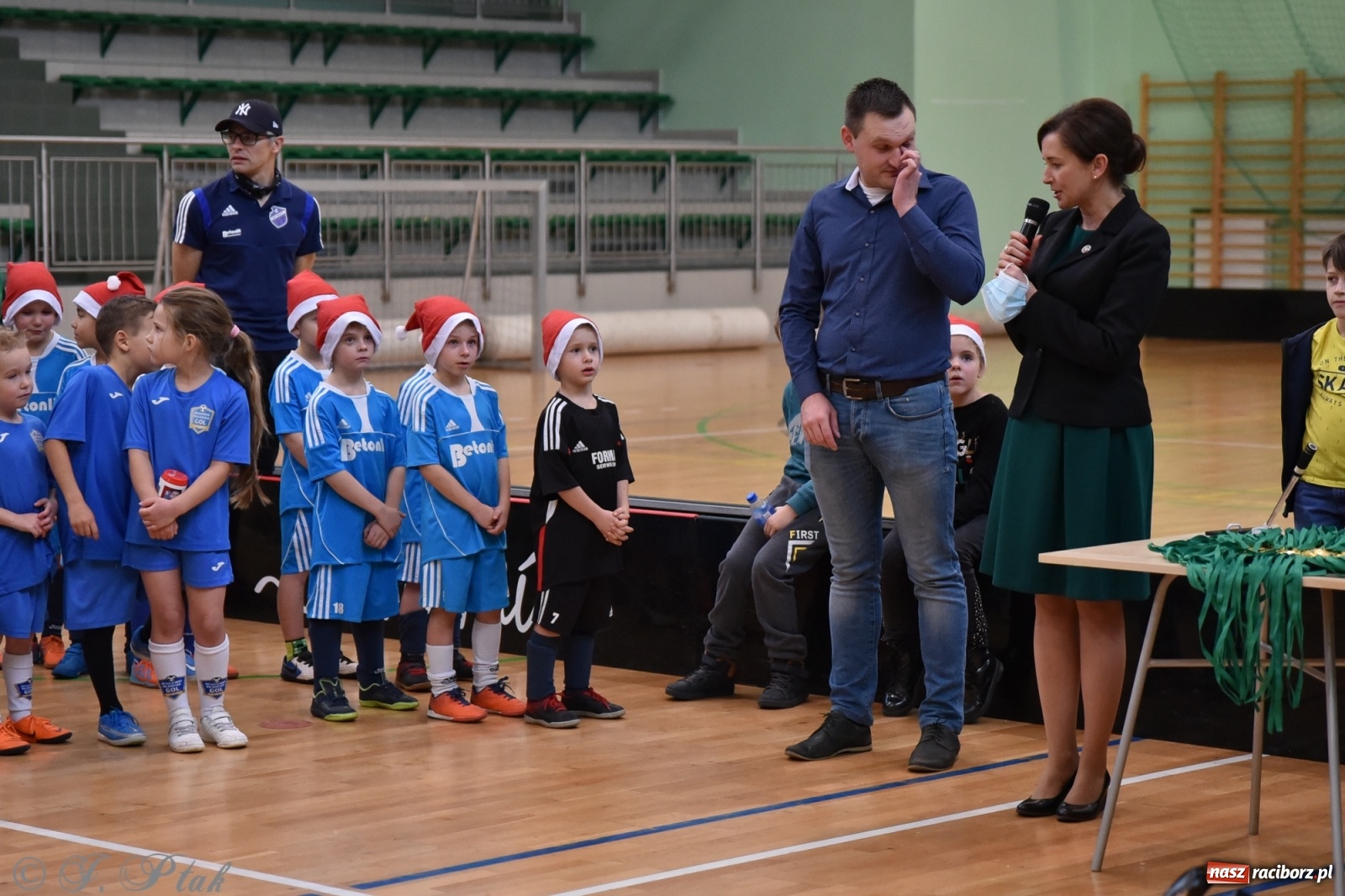 Zdjęcie w galerii na portalu naszraciborz.pl: Mikołajkowy turniej piłkarski w Arenie Rafako [FOTO i WIDEO] wiadomości z regionu