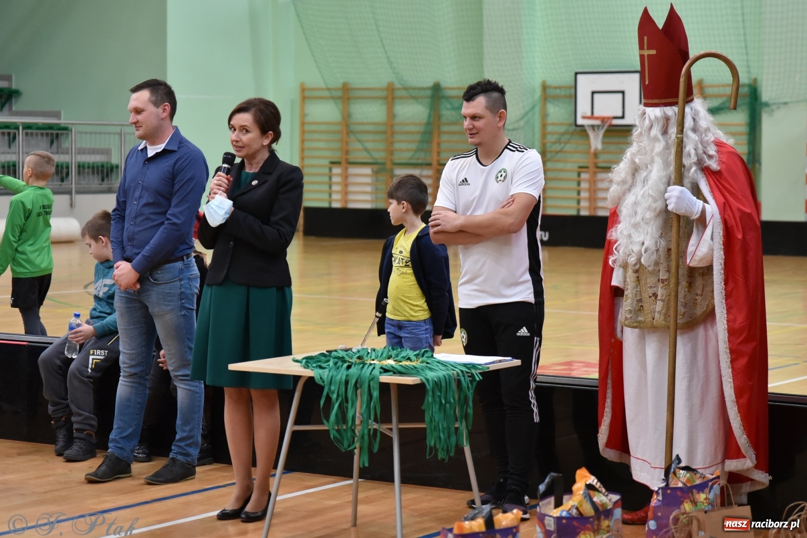 Zdjęcie w galerii na portalu naszraciborz.pl: Mikołajkowy turniej piłkarski w Arenie Rafako [FOTO i WIDEO] wiadomości z regionu