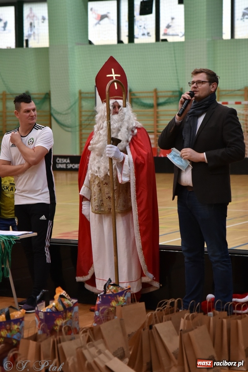 Zdjęcie w galerii na portalu naszraciborz.pl: Mikołajkowy turniej piłkarski w Arenie Rafako [FOTO i WIDEO] wiadomości z regionu