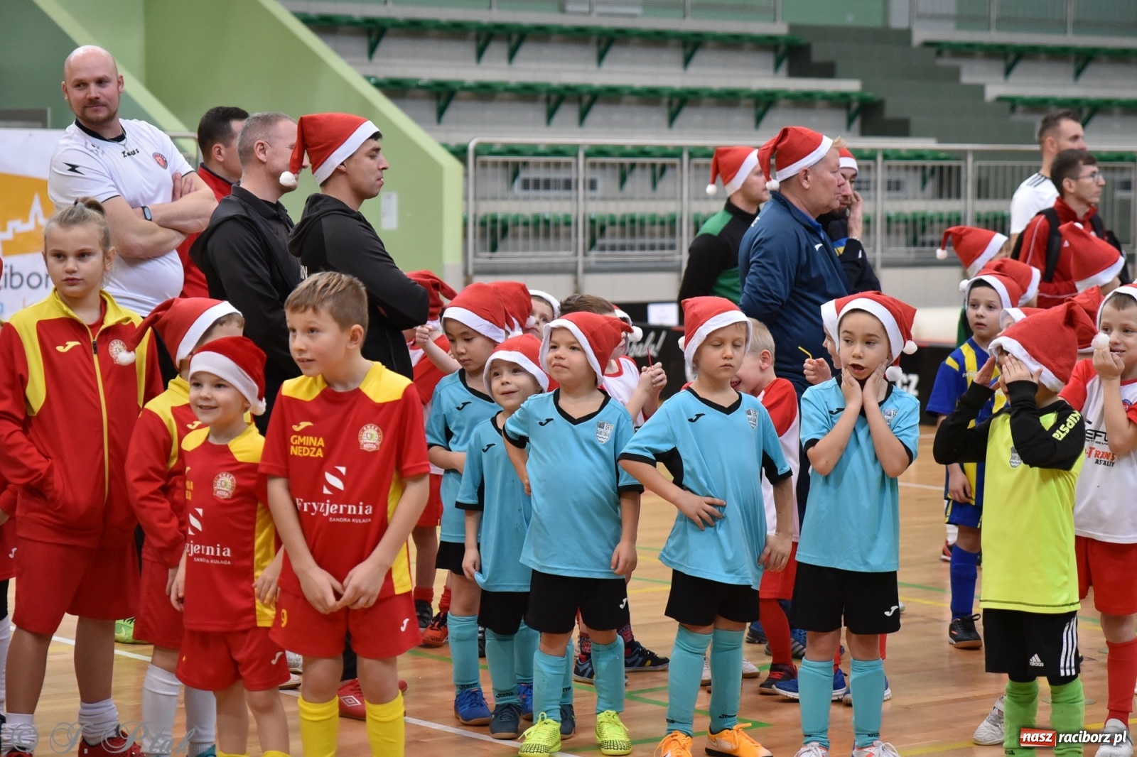 Zdjęcie w galerii na portalu naszraciborz.pl: Mikołajkowy turniej piłkarski w Arenie Rafako [FOTO i WIDEO] wiadomości z regionu