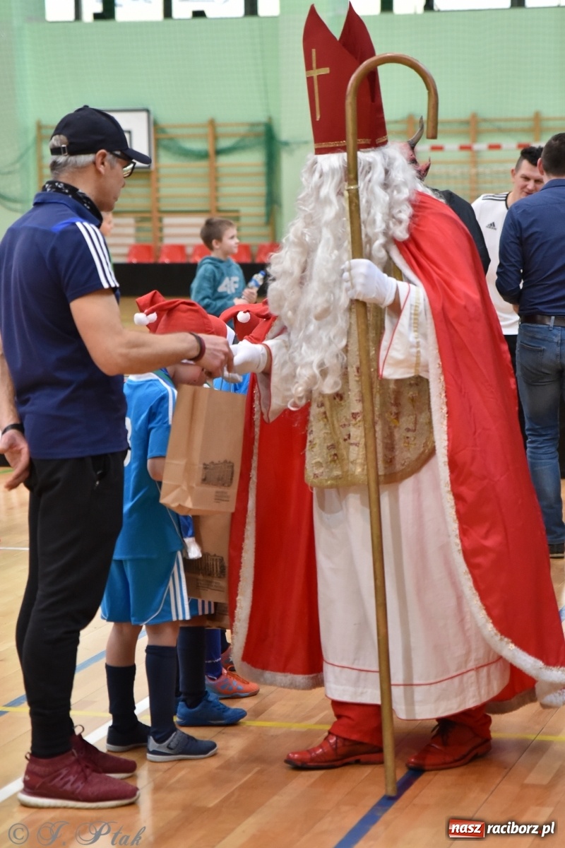 Zdjęcie w galerii na portalu naszraciborz.pl: Mikołajkowy turniej piłkarski w Arenie Rafako [FOTO i WIDEO] wiadomości z regionu