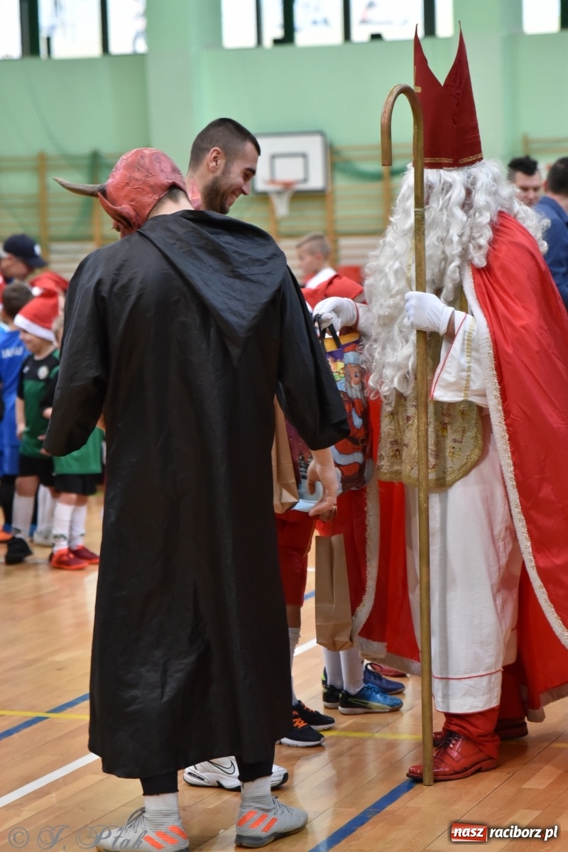 Zdjęcie w galerii na portalu naszraciborz.pl: Mikołajkowy turniej piłkarski w Arenie Rafako [FOTO i WIDEO] wiadomości z regionu