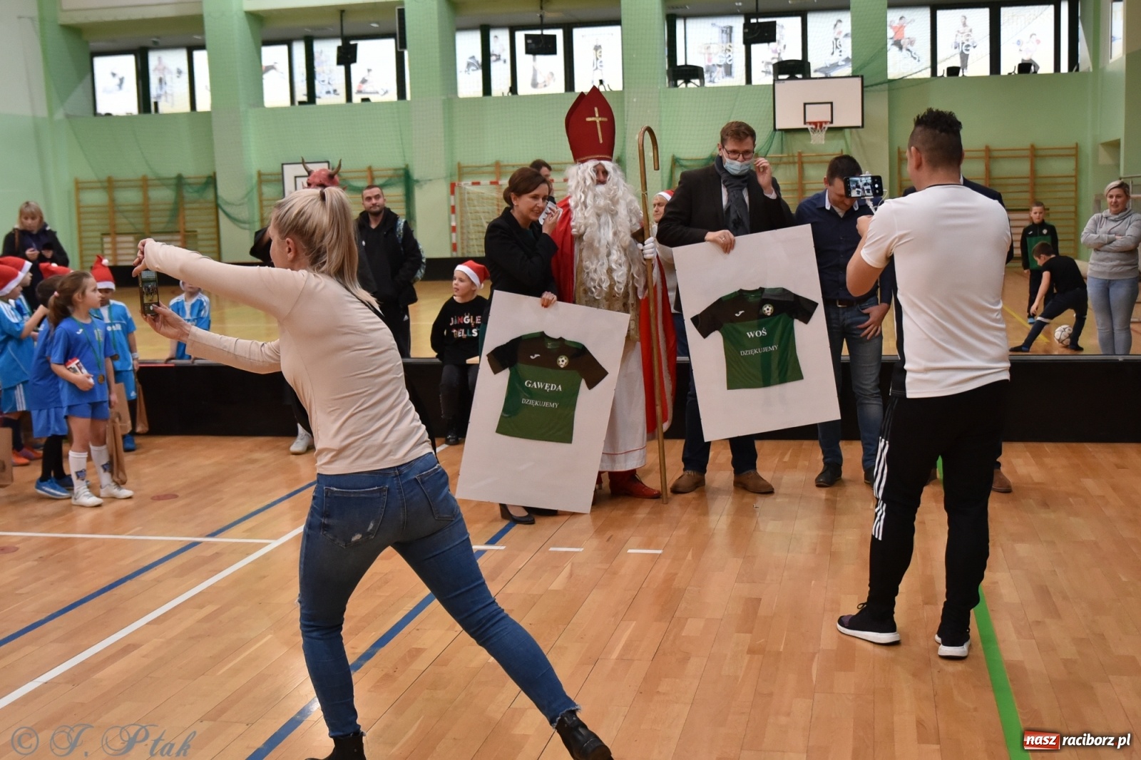 Zdjęcie w galerii na portalu naszraciborz.pl: Mikołajkowy turniej piłkarski w Arenie Rafako [FOTO i WIDEO] wiadomości z regionu