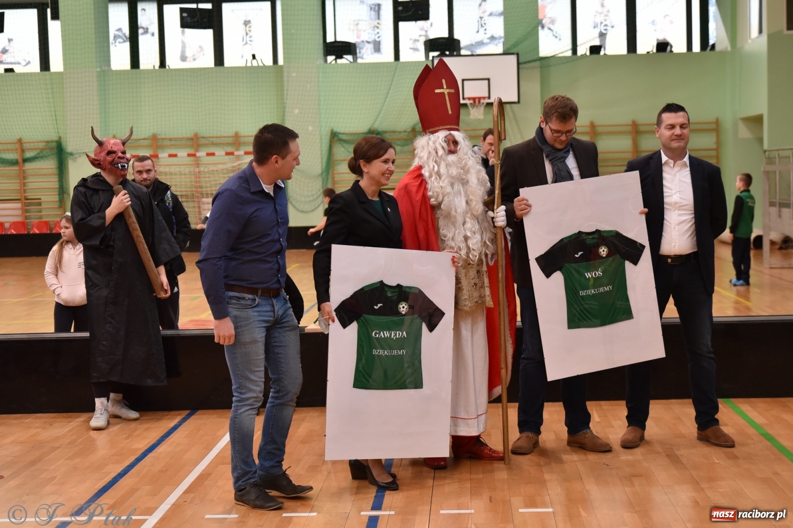 Zdjęcie w galerii na portalu naszraciborz.pl: Mikołajkowy turniej piłkarski w Arenie Rafako [FOTO i WIDEO] wiadomości z regionu