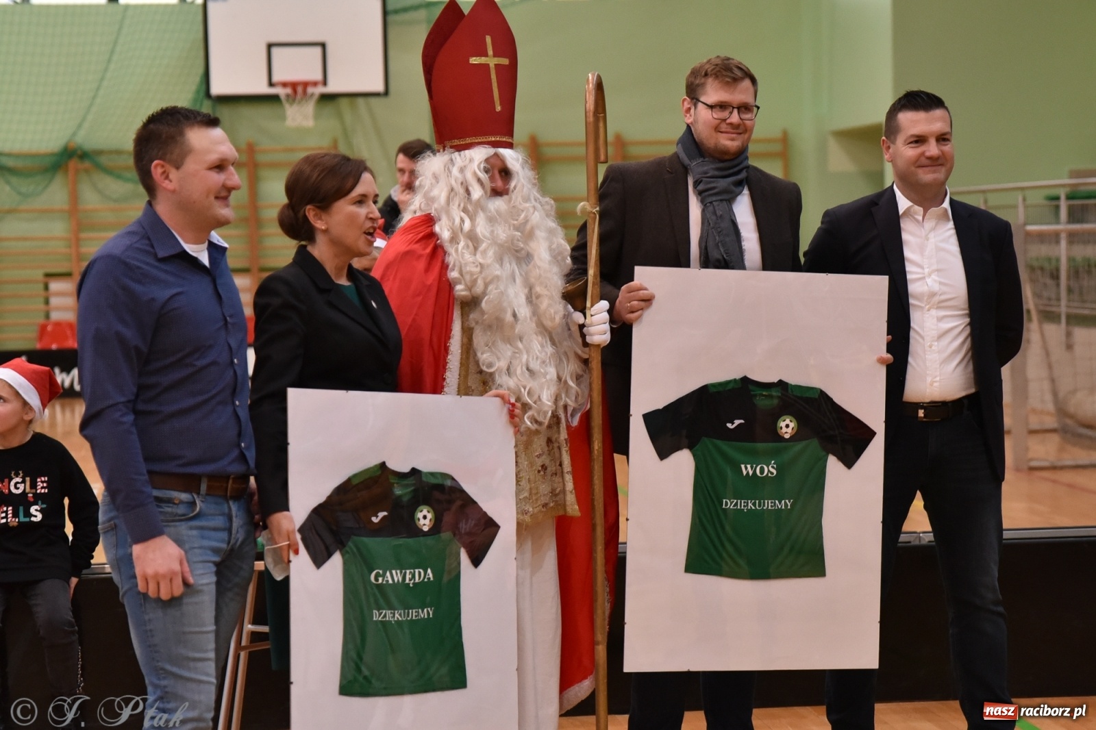 Zdjęcie w galerii na portalu naszraciborz.pl: Mikołajkowy turniej piłkarski w Arenie Rafako [FOTO i WIDEO] wiadomości z regionu