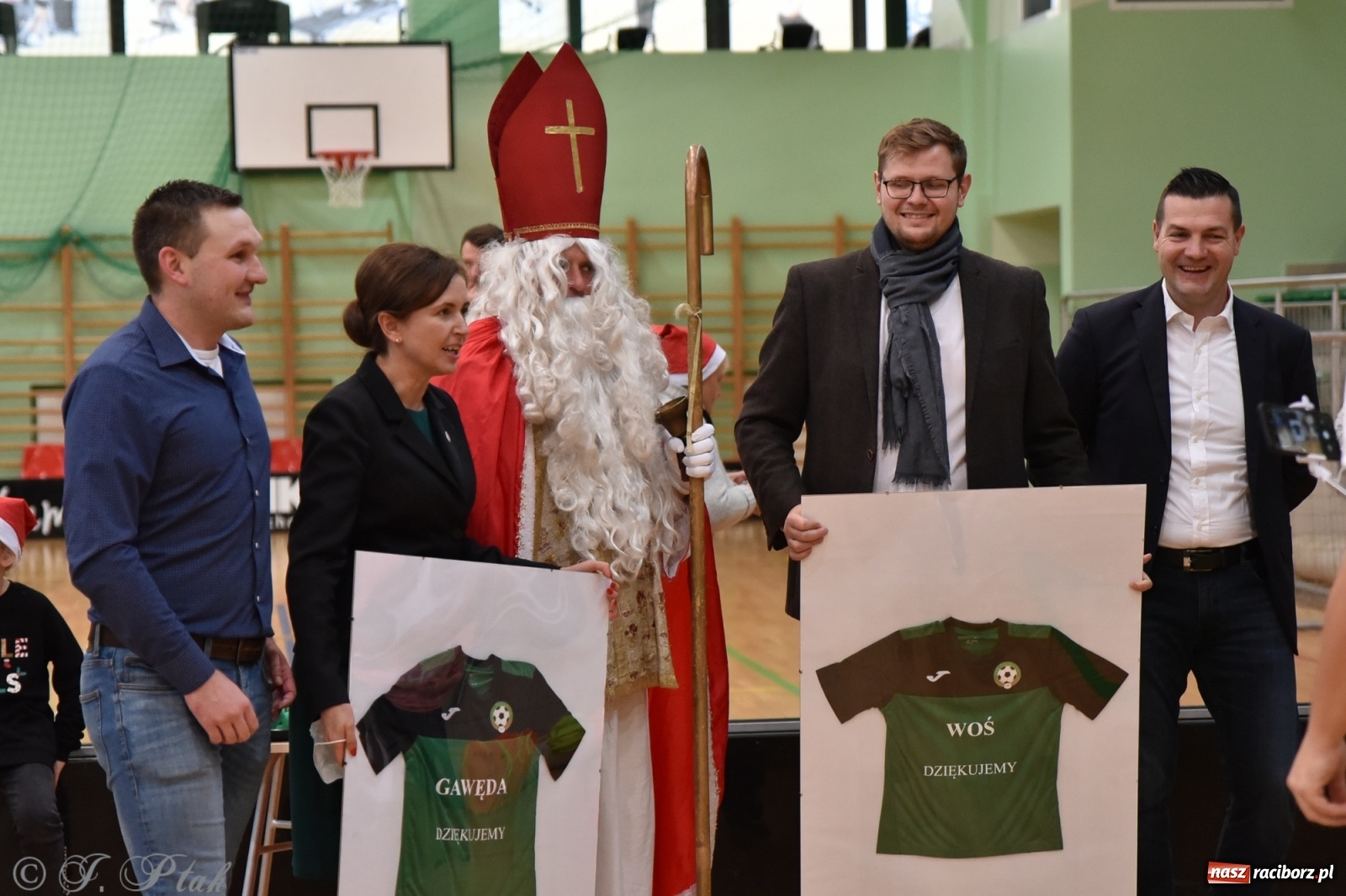 Zdjęcie w galerii na portalu naszraciborz.pl: Mikołajkowy turniej piłkarski w Arenie Rafako [FOTO i WIDEO] wiadomości z regionu