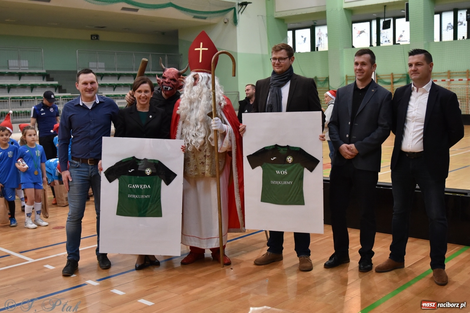 Zdjęcie w galerii na portalu naszraciborz.pl: Mikołajkowy turniej piłkarski w Arenie Rafako [FOTO i WIDEO] wiadomości z regionu