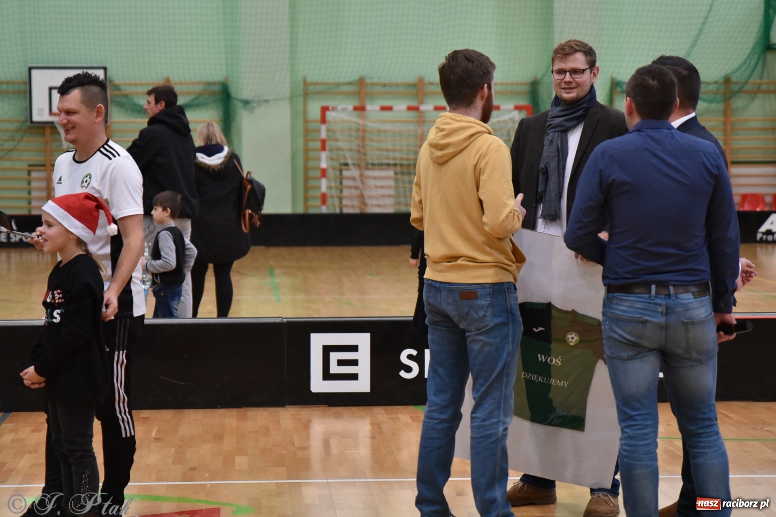 Zdjęcie w galerii na portalu naszraciborz.pl: Mikołajkowy turniej piłkarski w Arenie Rafako [FOTO i WIDEO] wiadomości z regionu