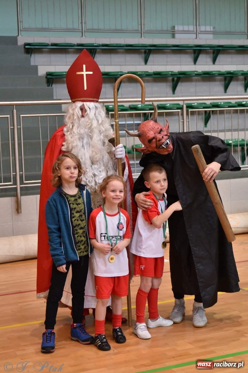 Zdjęcie w galerii na portalu naszraciborz.pl: Mikołajkowy turniej piłkarski w Arenie Rafako [FOTO i WIDEO] wiadomości z regionu