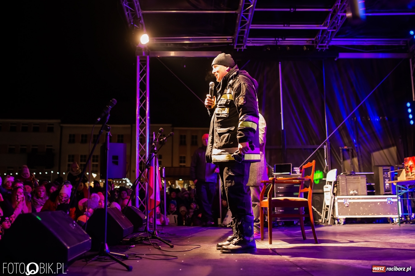 Zdjęcie w galerii na portalu naszraciborz.pl: Św. Mikołaj ze strażakami i rozświetlenie choinki w Raciborzu [WIDEO] wiadomości z regionu